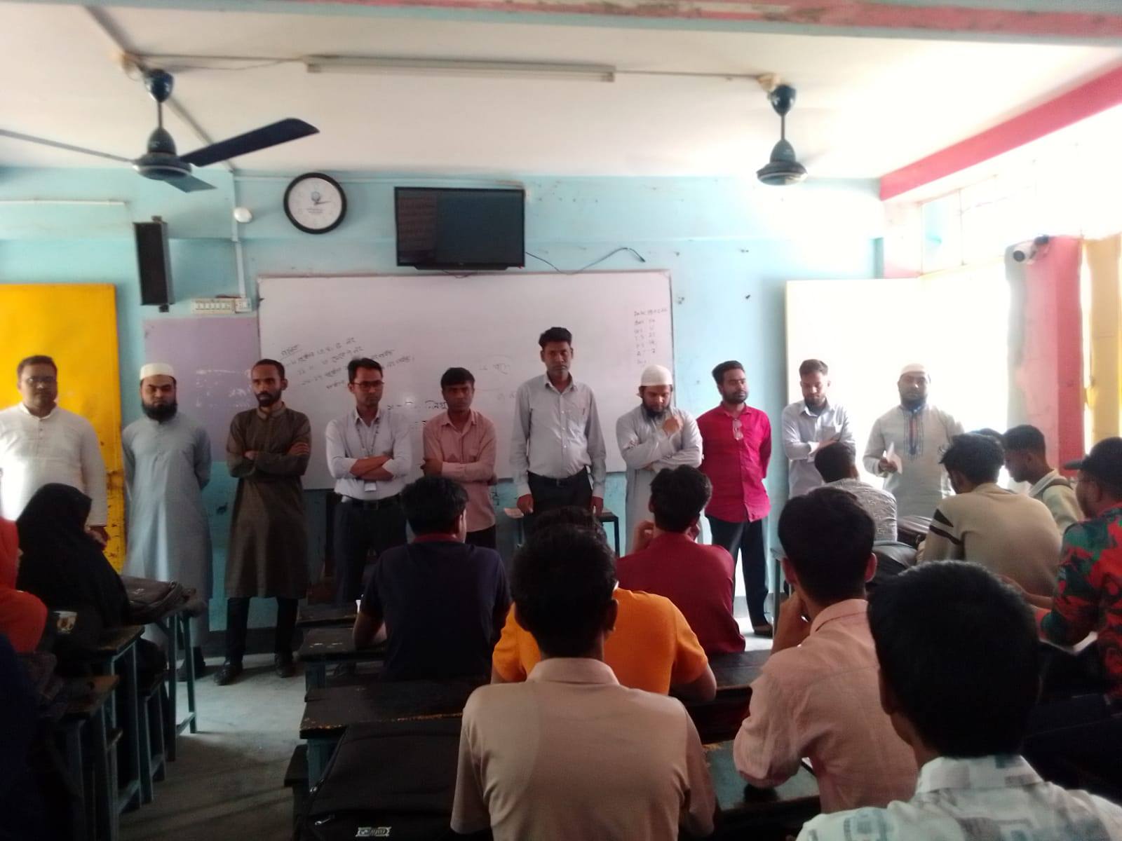 এসএসসি/২০২৬ ব্যাচের শিক্ষার্থীদের প্রতি ছুটিকালীন দিকনির্দেশনা দিয়েছেন বিষয়ভিত্তিক শিক্ষক।